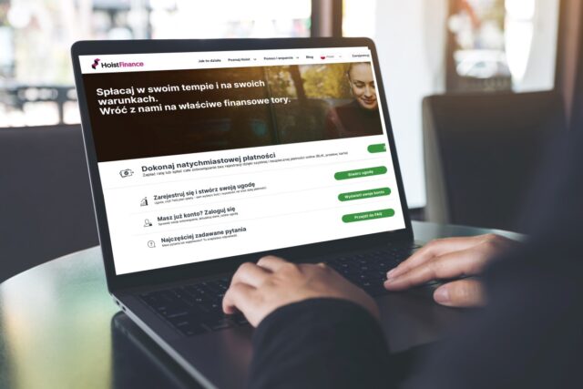 Laptop na którego ekranie widoczna jest strona Hoist Finance.